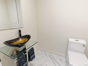 5 Waterford Way, Syosset NY 11791