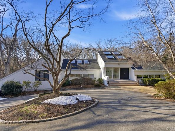 5 Waterford Way, Syosset NY 11791