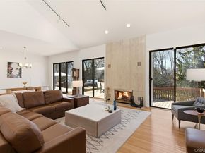 5 Waterford Way, Syosset NY 11791