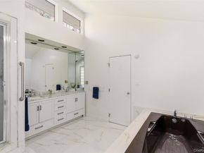 5 Waterford Way, Syosset NY 11791