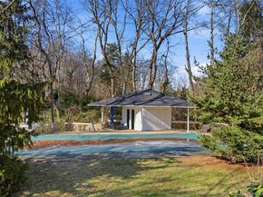 5 Waterford Way, Syosset NY 11791