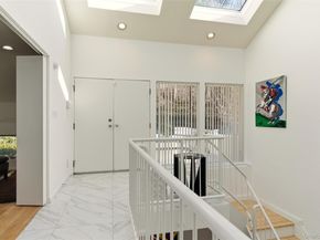 5 Waterford Way, Syosset NY 11791