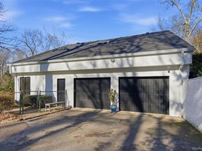 5 Waterford Way, Syosset NY 11791