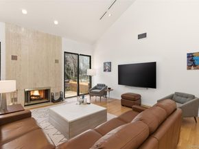 5 Waterford Way, Syosset NY 11791