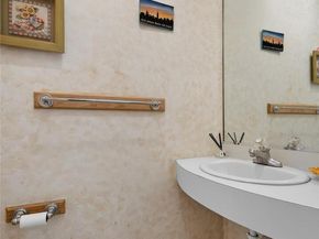 109 Glen Way, Syosset NY 11791