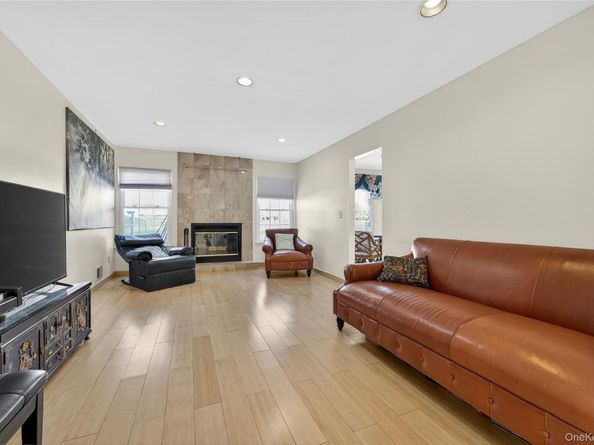 109 Glen Way, Syosset NY 11791