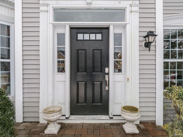 27 Avolet Court, Mount Sinai NY 11766