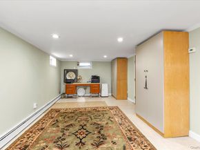 2463 Lindy Road, Westbury NY 11590