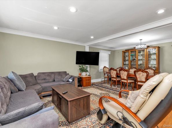 2463 Lindy Road, Westbury NY 11590