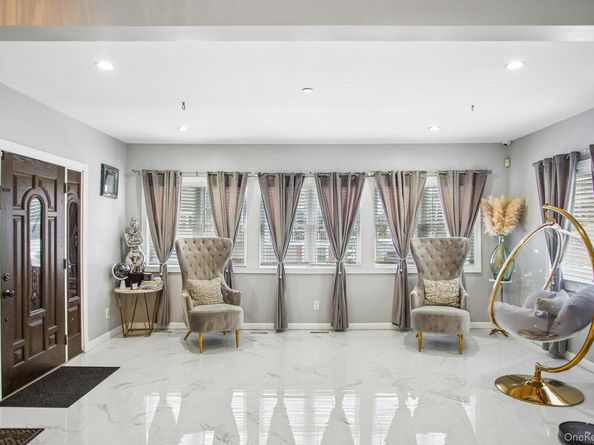 296 Milburn Avenue, Baldwin Harbor NY 11510