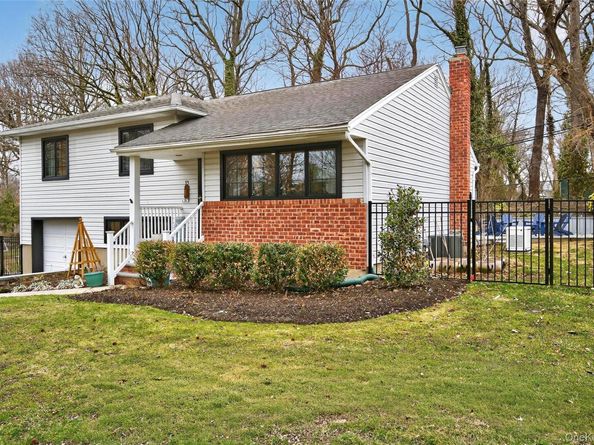 59 Grist Mill Lane, Huntington NY 11743