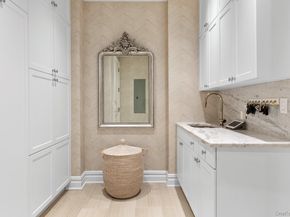 6000 Royal Court PENTHOUSE, North Hills NY 11040