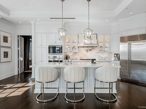 6000 Royal Court PENTHOUSE, North Hills NY 11040