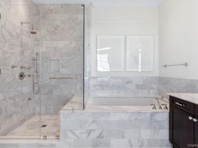 6000 Royal Court PENTHOUSE, North Hills NY 11040