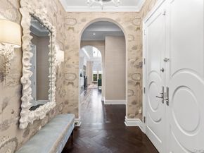 6000 Royal Court PENTHOUSE, North Hills NY 11040