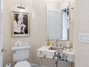 6000 Royal Court PENTHOUSE, North Hills NY 11040
