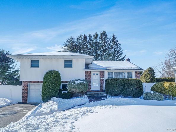 24 Kings Park Road, Commack NY 11725