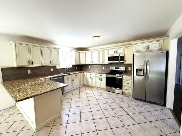 2 New Street, Holtsville NY 11742