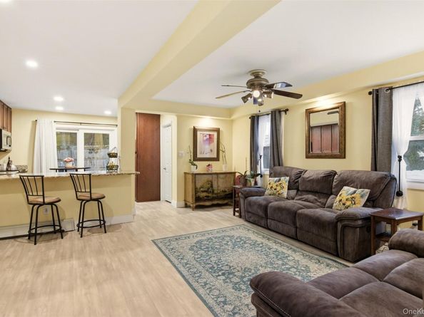 2 Lakeland Place, Farmingville NY 11738