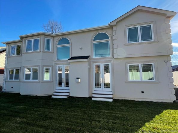 582 Gaynor Place, West Hempstead NY 11552