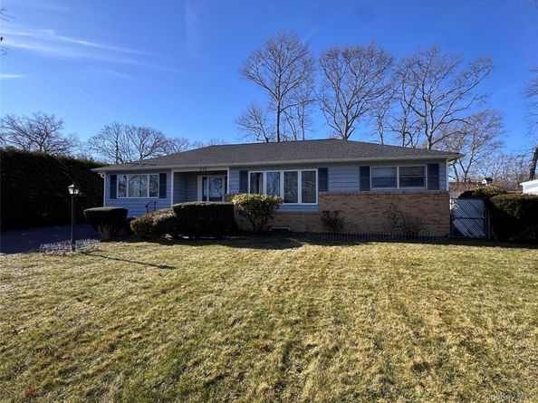 210 Schoenfeld Boulevard, Patchogue NY 11772
