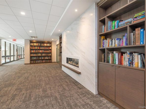 1 Bay Club Drive 4R, Bayside NY 11360