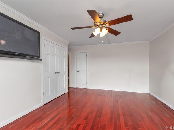 1 Bay Club Drive 4R, Bayside NY 11360