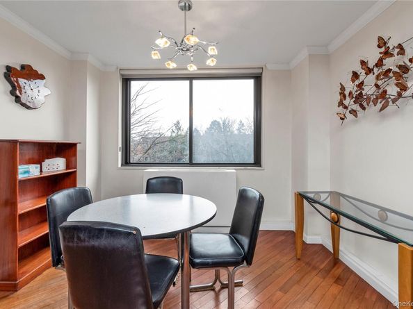 1 Bay Club Drive 4R, Bayside NY 11360