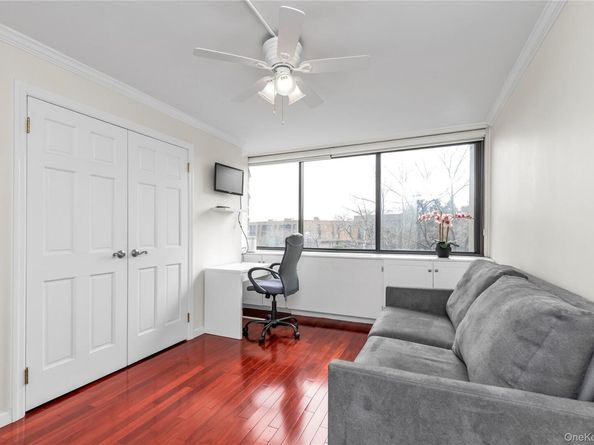 1 Bay Club Drive 4R, Bayside NY 11360