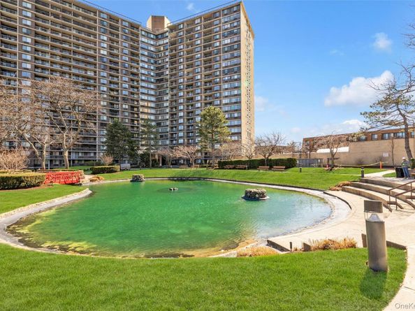 1 Bay Club Drive 4R, Bayside NY 11360