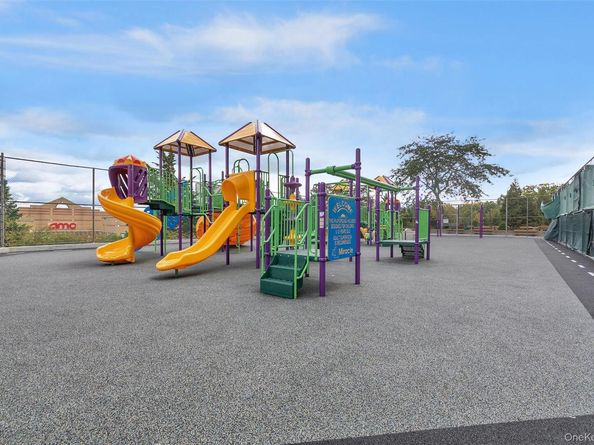 1 Bay Club Drive 4R, Bayside NY 11360