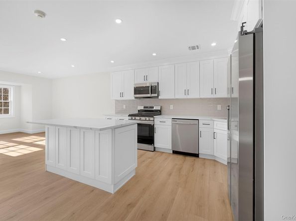 48 Victorian Lane, Medford NY 11763