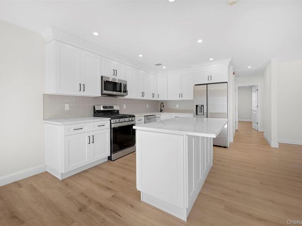 48 Victorian Lane, Medford NY 11763