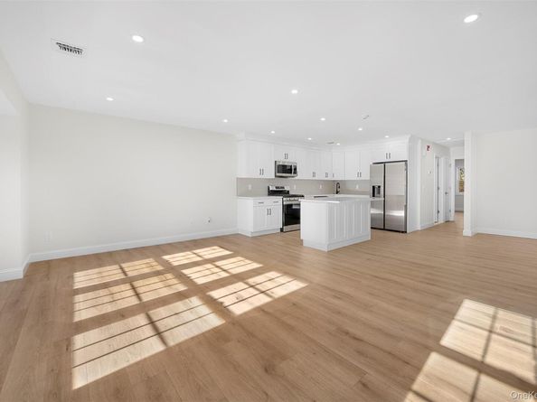 48 Victorian Lane, Medford NY 11763