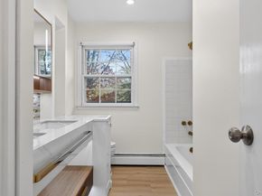 4 Penn Court, Dix Hills NY 11746