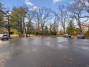4 Penn Court, Dix Hills NY 11746