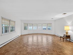 4 Penn Court, Dix Hills NY 11746