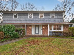 4 Penn Court, Dix Hills NY 11746
