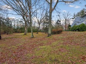4 Penn Court, Dix Hills NY 11746
