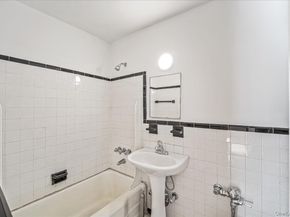 3425 150th Pl 4D, Flushing NY 11354