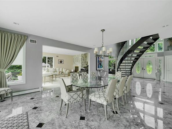 4 Mill Pond Road, Hampton Bays NY 11946