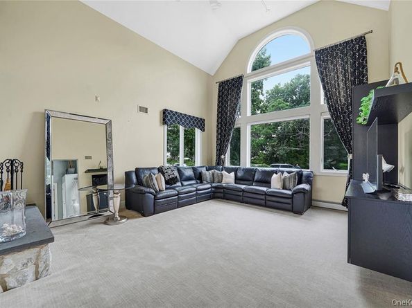 4 Mill Pond Road, Hampton Bays NY 11946