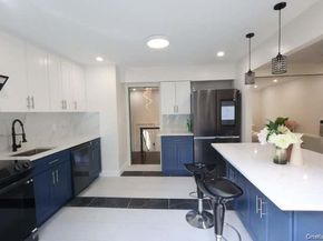 18 Park Drive E, Syosset NY 11791