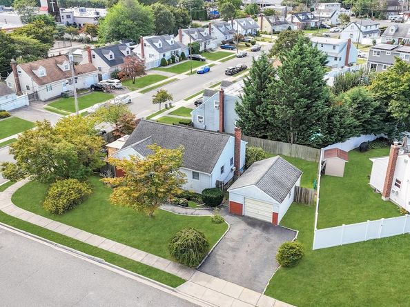 10 Layton Avenue, Hicksville NY 11801