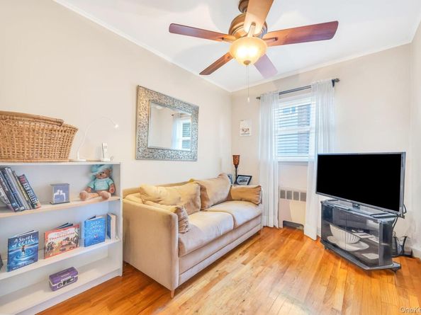 10 Layton Avenue, Hicksville NY 11801