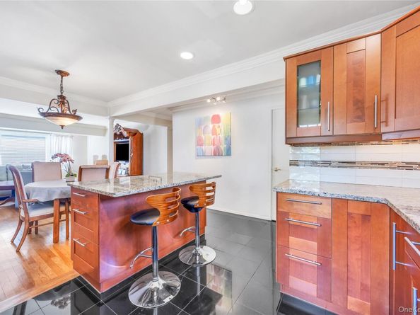 10 Layton Avenue, Hicksville NY 11801