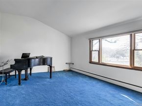 30 Glacier Drive, Smithtown NY 11787