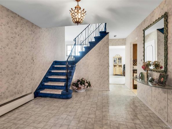 30 Glacier Drive, Smithtown NY 11787