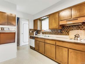 30 Glacier Drive, Smithtown NY 11787