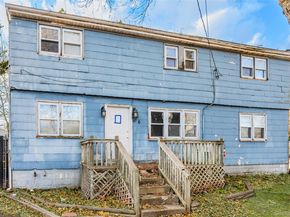 6 Sportsman Court, Shirley NY 11967